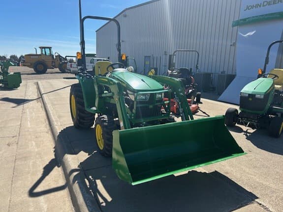 Image of John Deere 3032E equipment image 2