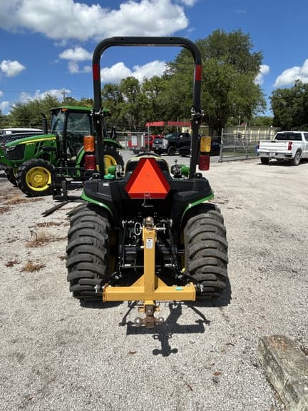 Image of John Deere 3032E equipment image 2