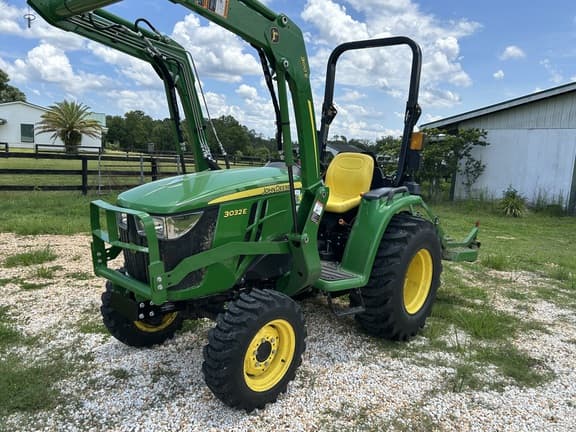Image of John Deere 3032E Image 0