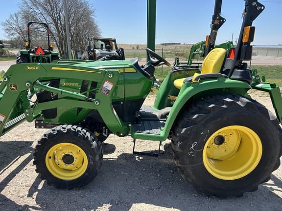Image of John Deere 3032E Primary image