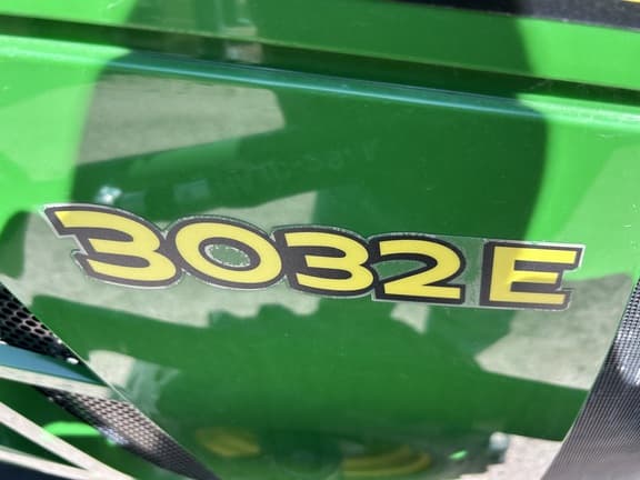 Image of John Deere 3032E equipment image 4