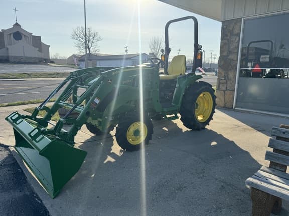 Image of John Deere 3033R equipment image 4