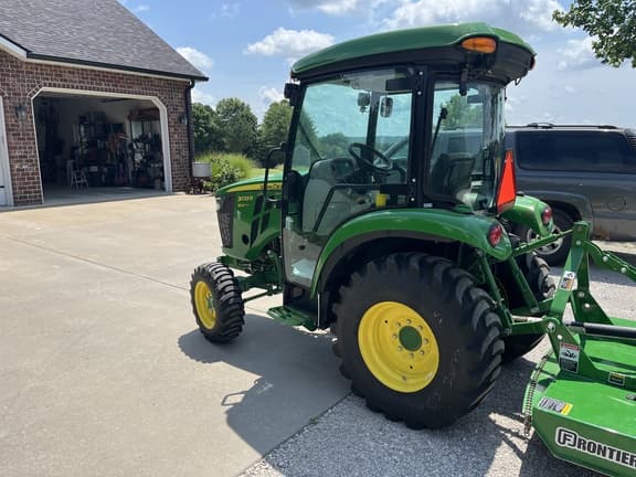 Image of John Deere 3033R equipment image 2