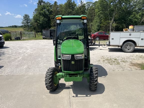 Image of John Deere 3033R equipment image 1