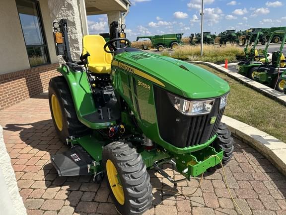 Image of John Deere 3033R equipment image 1