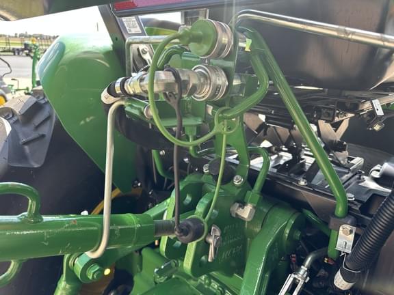 Image of John Deere 3033R equipment image 4