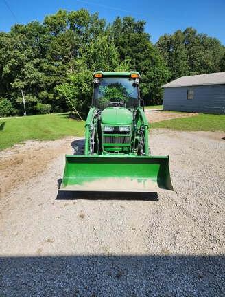 Image of John Deere 3033R equipment image 2