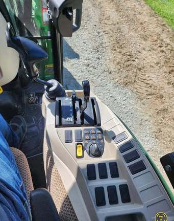 Image of John Deere 3033R equipment image 4
