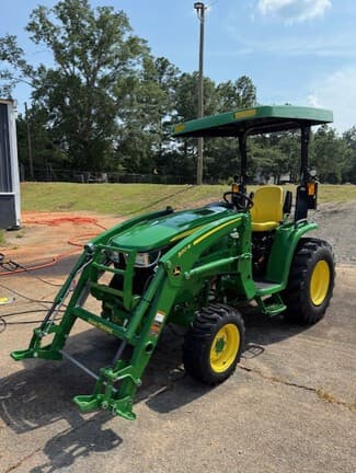 Image of John Deere 3033R equipment image 1