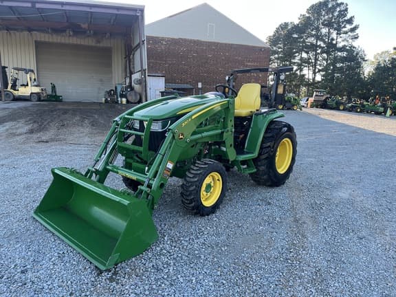 Image of John Deere 3033R equipment image 1