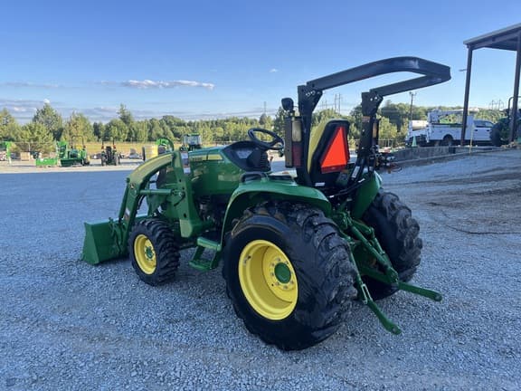 Image of John Deere 3033R equipment image 2