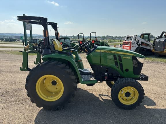 Image of John Deere 3038E equipment image 3