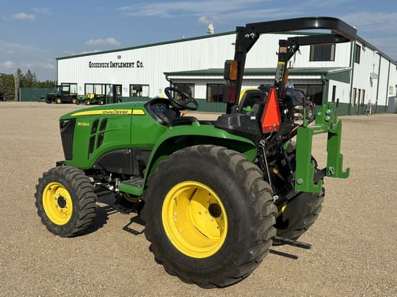 Image of John Deere 3038E equipment image 4