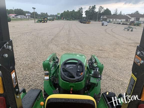 Image of John Deere 3038E equipment image 4