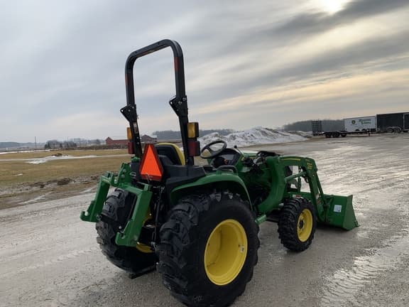 Image of John Deere 3038E equipment image 4