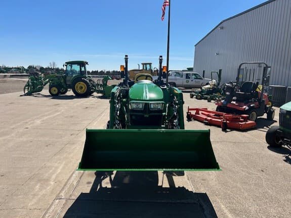 Image of John Deere 3038E equipment image 3