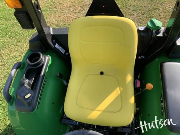 Image of John Deere 3038E equipment image 3
