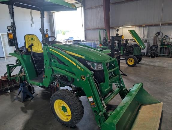 Image of John Deere 3039R equipment image 2