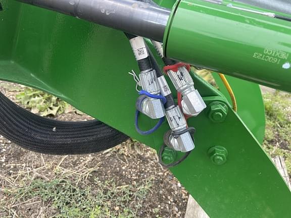 Image of John Deere 3039R equipment image 2