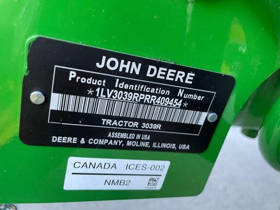 Image of John Deere 3039R equipment image 4