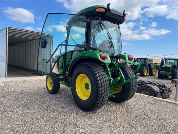 Image of John Deere 3046R equipment image 3