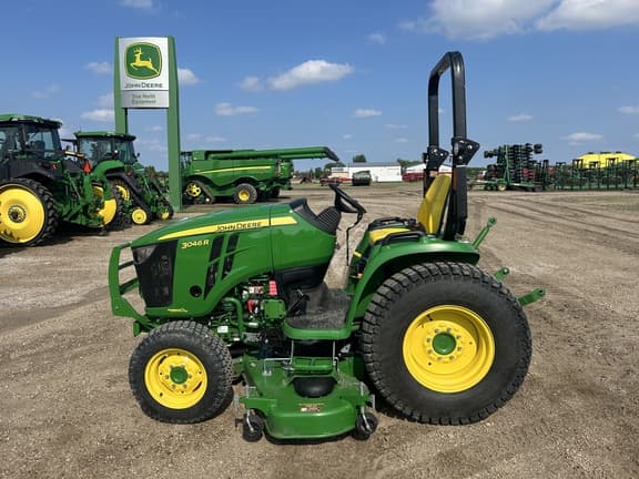Image of John Deere 3046R equipment image 1