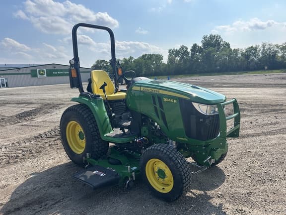 Image of John Deere 3046R equipment image 2