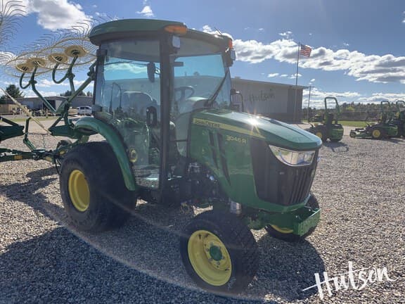Image of John Deere 3046R equipment image 1
