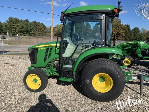 Image of John Deere 3046R equipment image 3