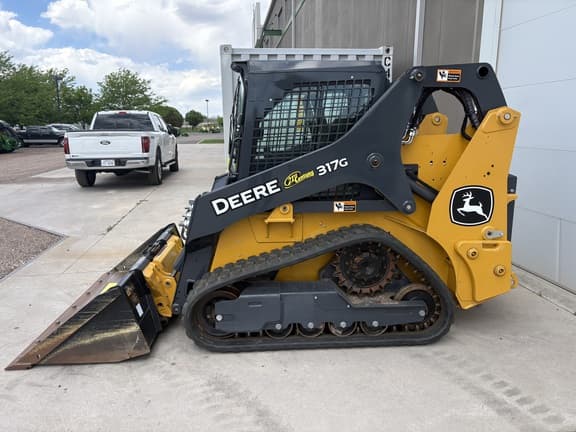 Image of John Deere 317G equipment image 4