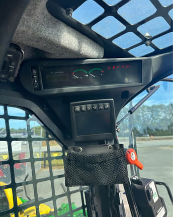 Image of John Deere 317G equipment image 4