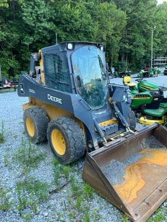 Image of John Deere 320G Primary image