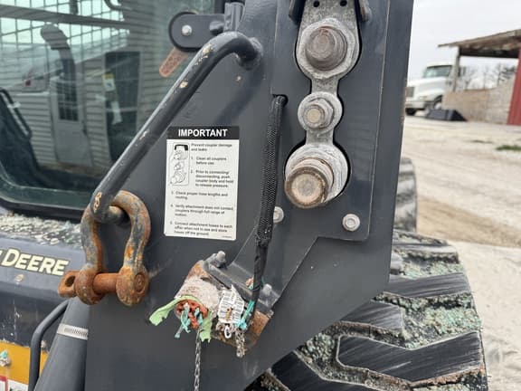 Image of John Deere 320G equipment image 4