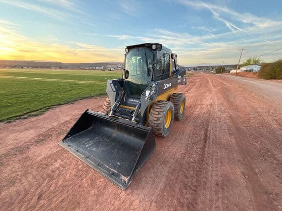 Image of John Deere 320G Primary image