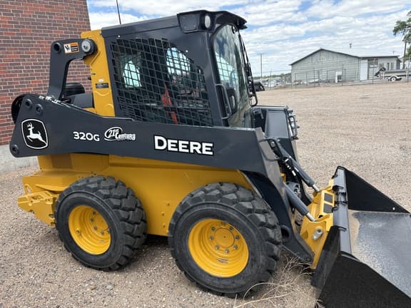 Image of John Deere 320G equipment image 1