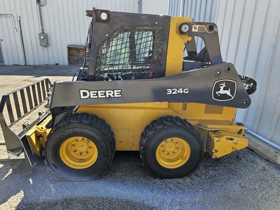 Image of John Deere 324G equipment image 2
