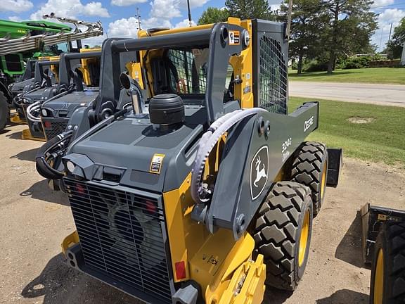 Image of John Deere 324G equipment image 4