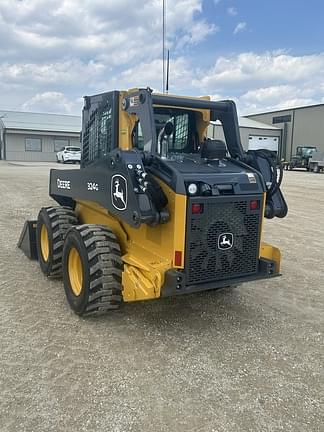 Image of John Deere 324G equipment image 4