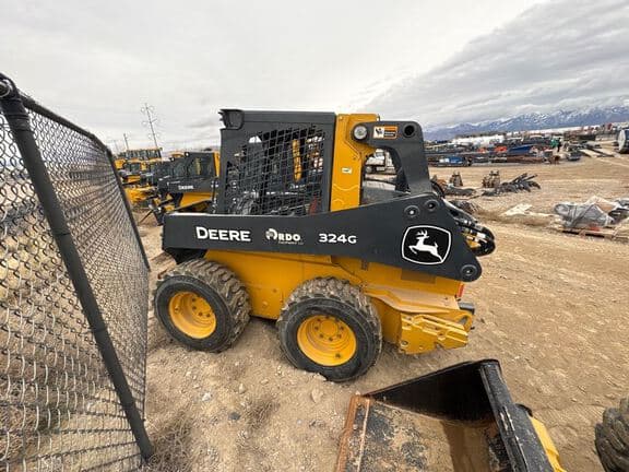 Image of John Deere 324G equipment image 4
