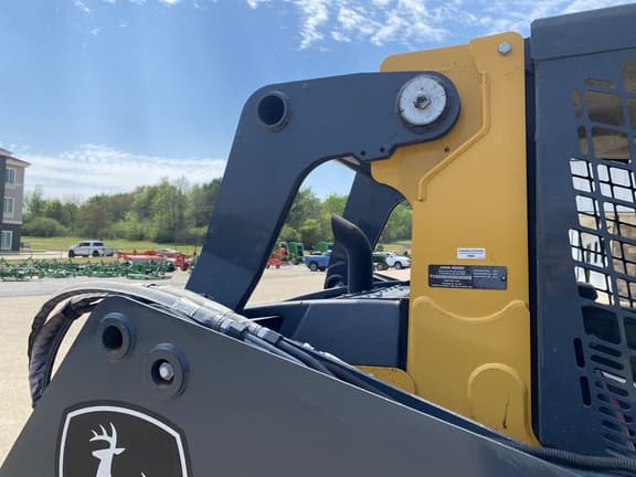 Image of John Deere 324G equipment image 4
