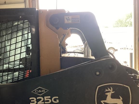 Image of John Deere 325G equipment image 3
