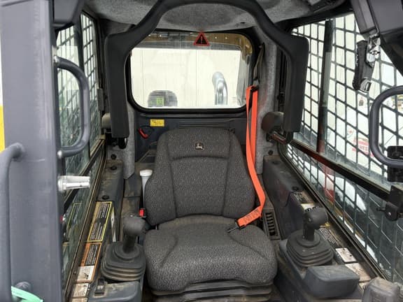 Image of John Deere 325G equipment image 4