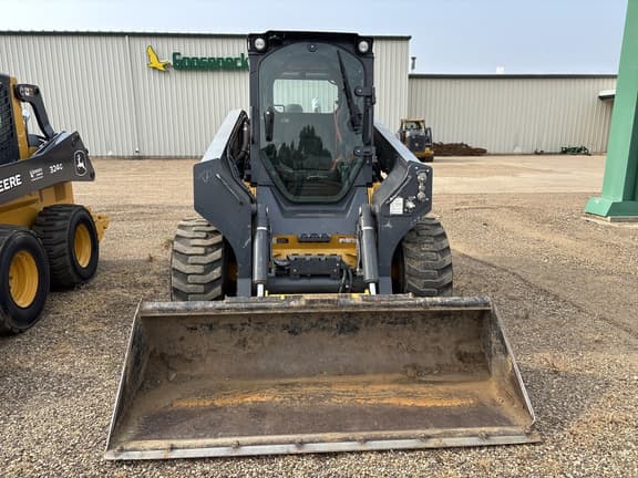 Image of John Deere 332G equipment image 2