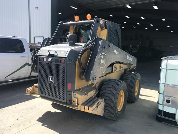 Image of John Deere 332G equipment image 2