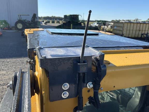 Image of John Deere 333P equipment image 4