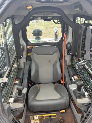 Image of John Deere 333P equipment image 4