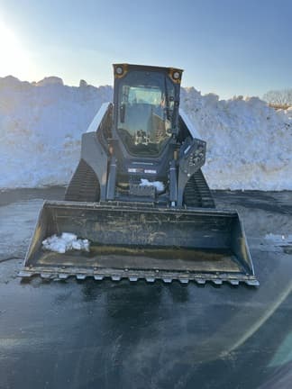 Image of John Deere 335P equipment image 2