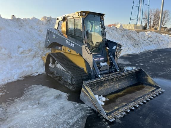 Image of John Deere 335P equipment image 3