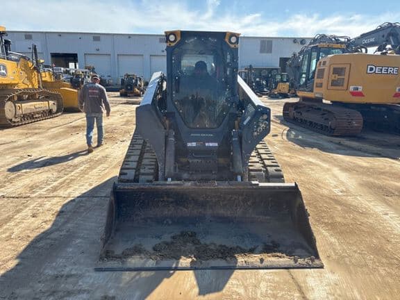Image of John Deere 335P equipment image 1