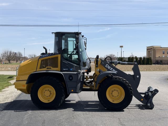 Image of John Deere 344P equipment image 4